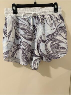 ATHLETA SIZE MEDIUM Women’s Marble-Print Drawstring Shorts in White  & Black EUC